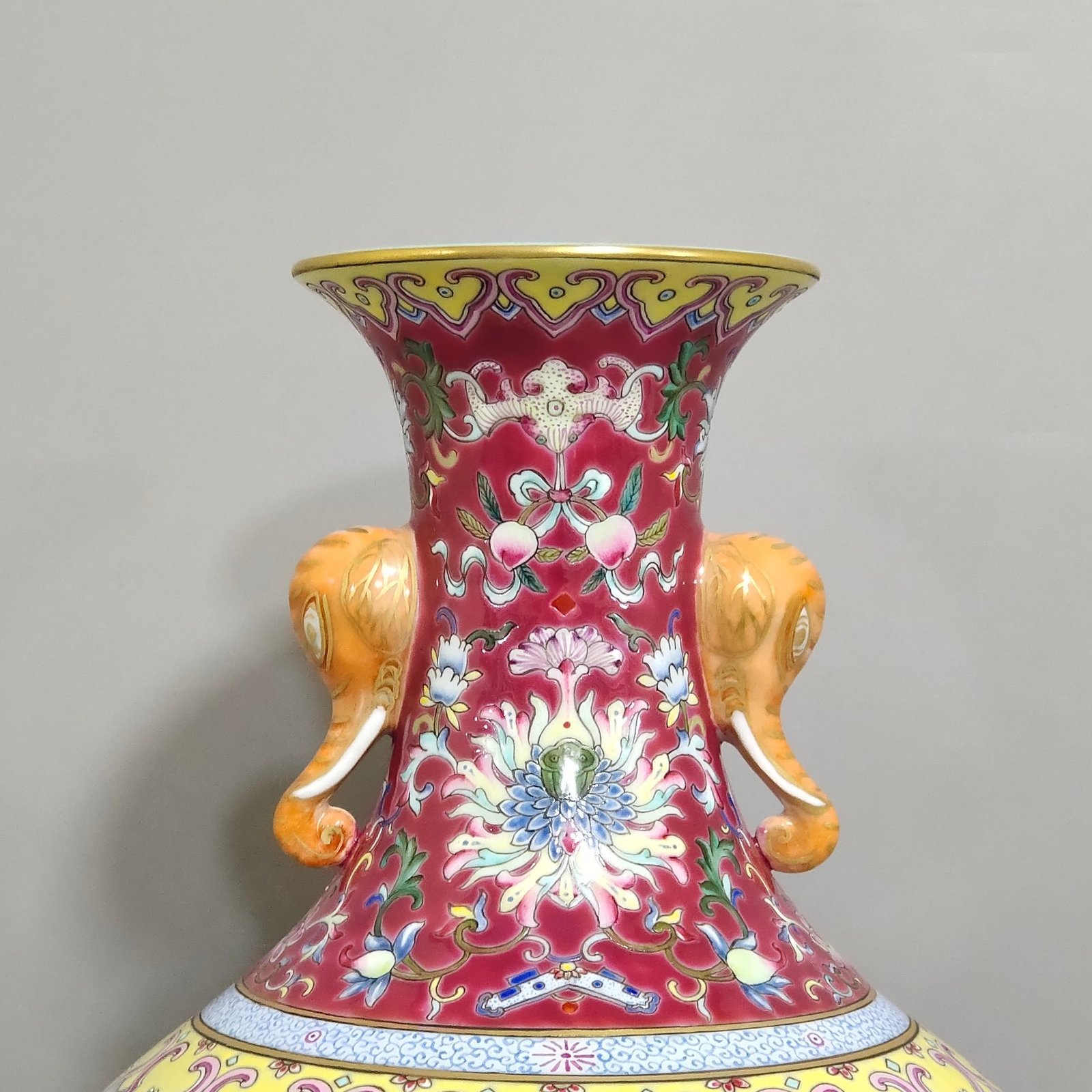 Qing Dynasty Jiaqing rouge land character story elephant ear vase