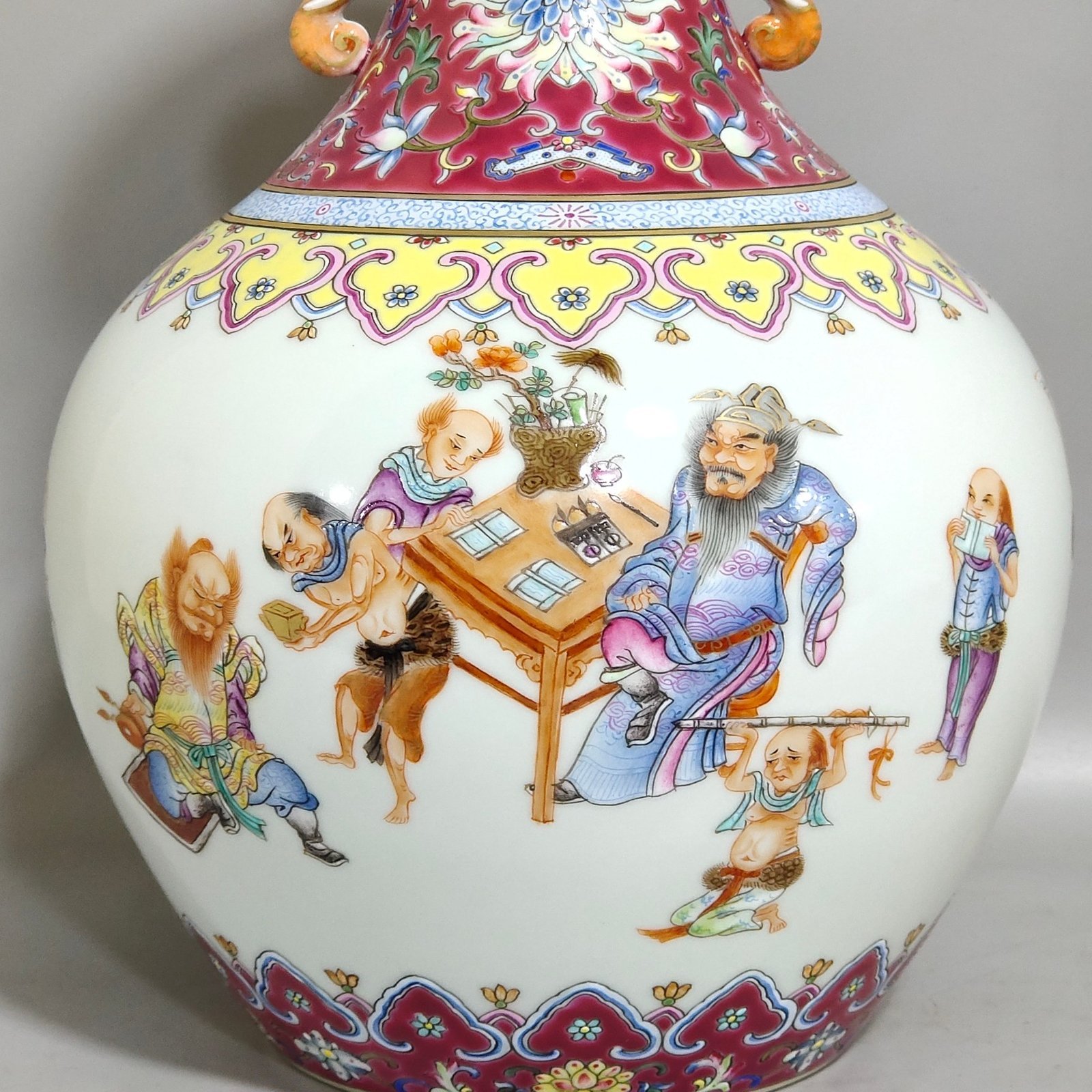 Qing Dynasty Jiaqing rouge land character story elephant ear vase