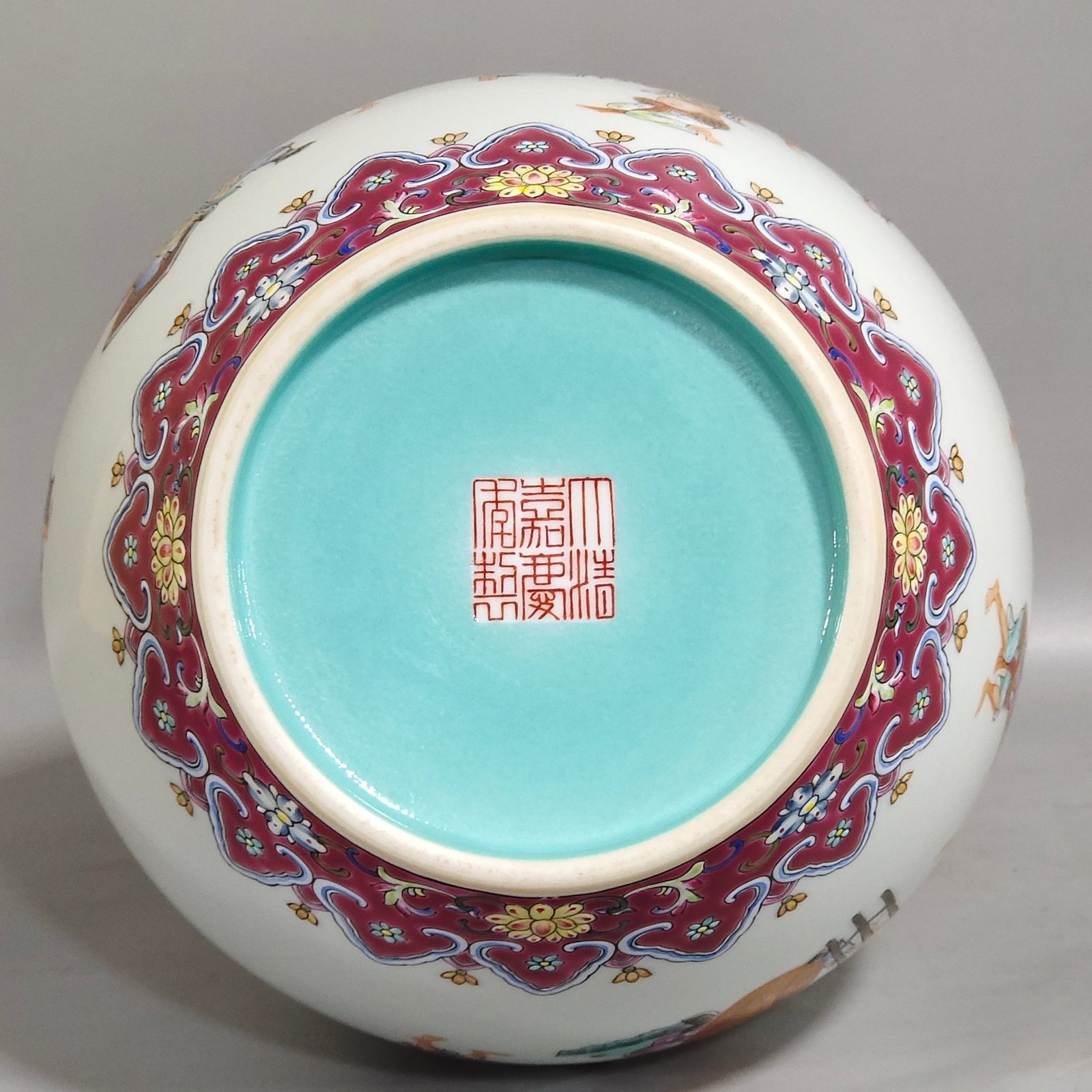 Qing Dynasty Jiaqing rouge land character story elephant ear vase