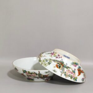 Qing Dynasty Jiaqing Die Lianhua bow bowl