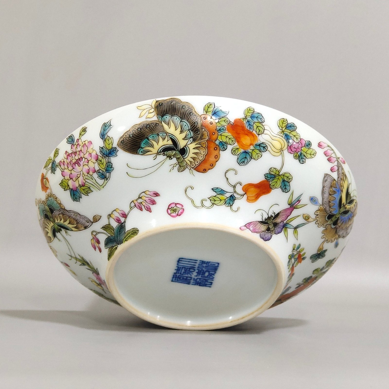 Qing Dynasty Jiaqing Die Lianhua bow bowl