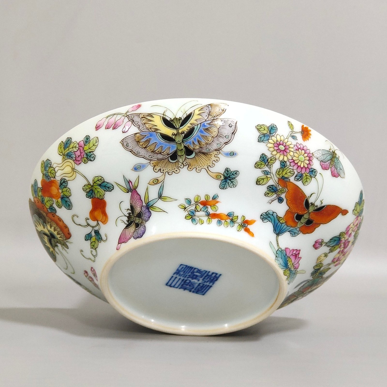 Qing Dynasty Jiaqing Die Lianhua bow bowl