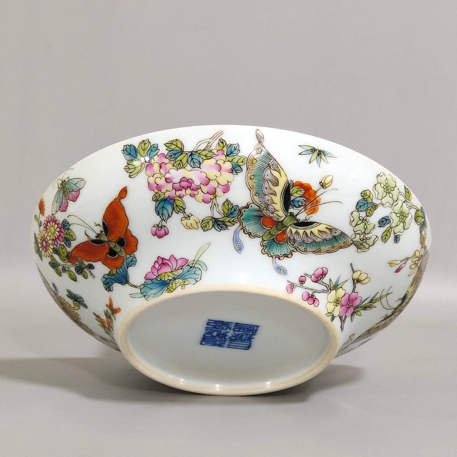 Qing Dynasty Jiaqing Die Lianhua bow bowl
