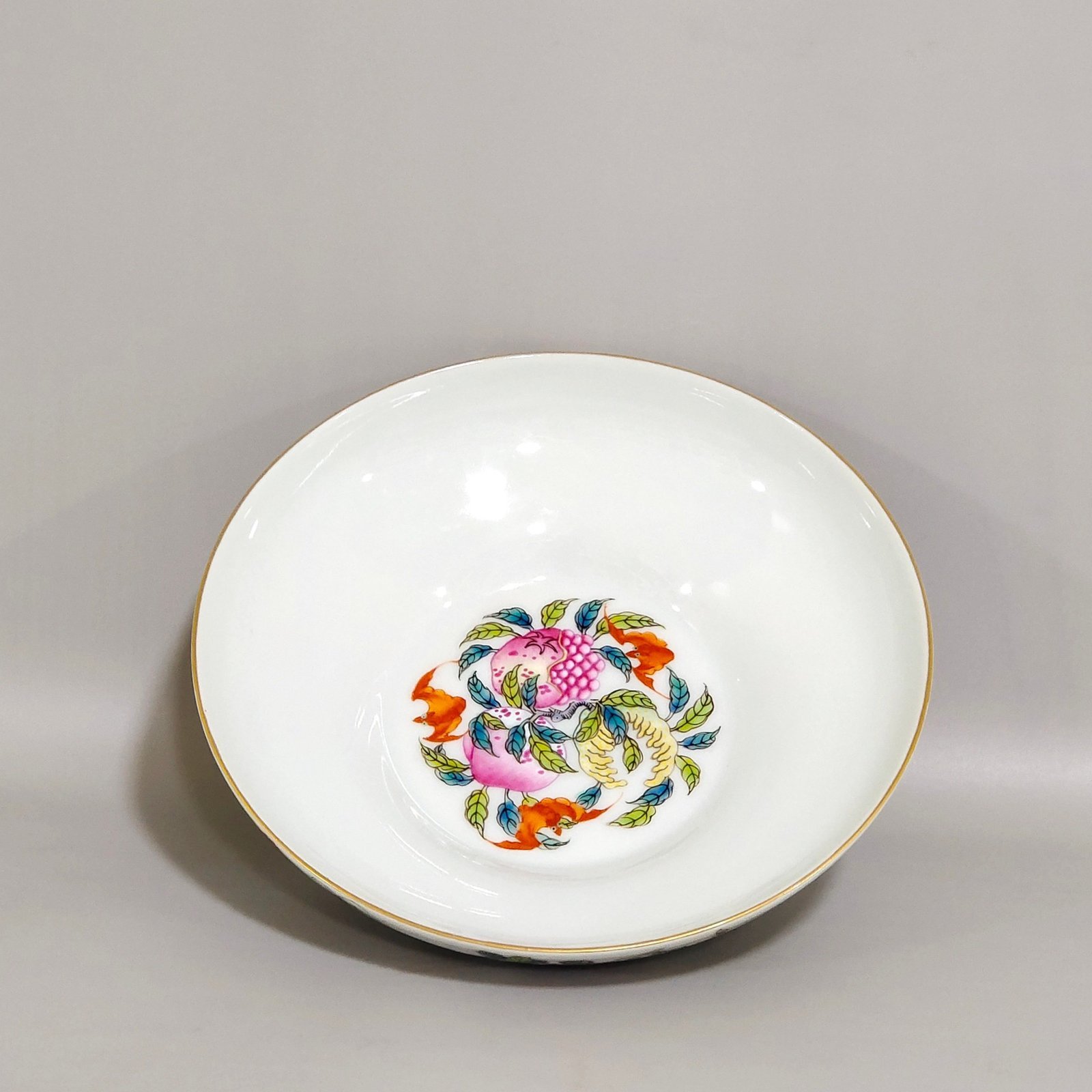 Qing Dynasty Jiaqing Die Lianhua bow bowl