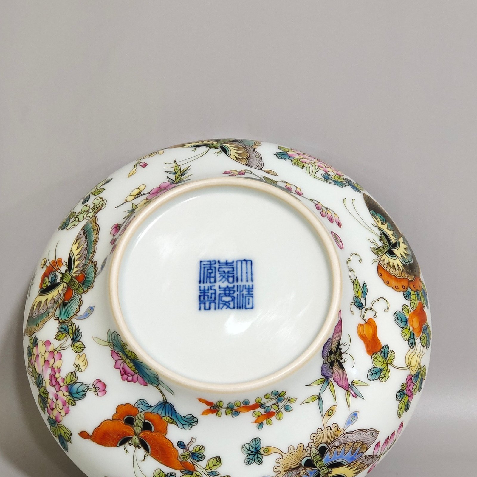 Qing Dynasty Jiaqing Die Lianhua bow bowl