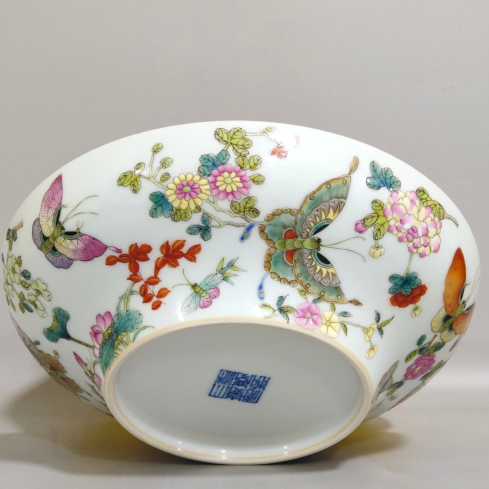 Qing Dynasty Jiaqing Die Lianhua bow bowl