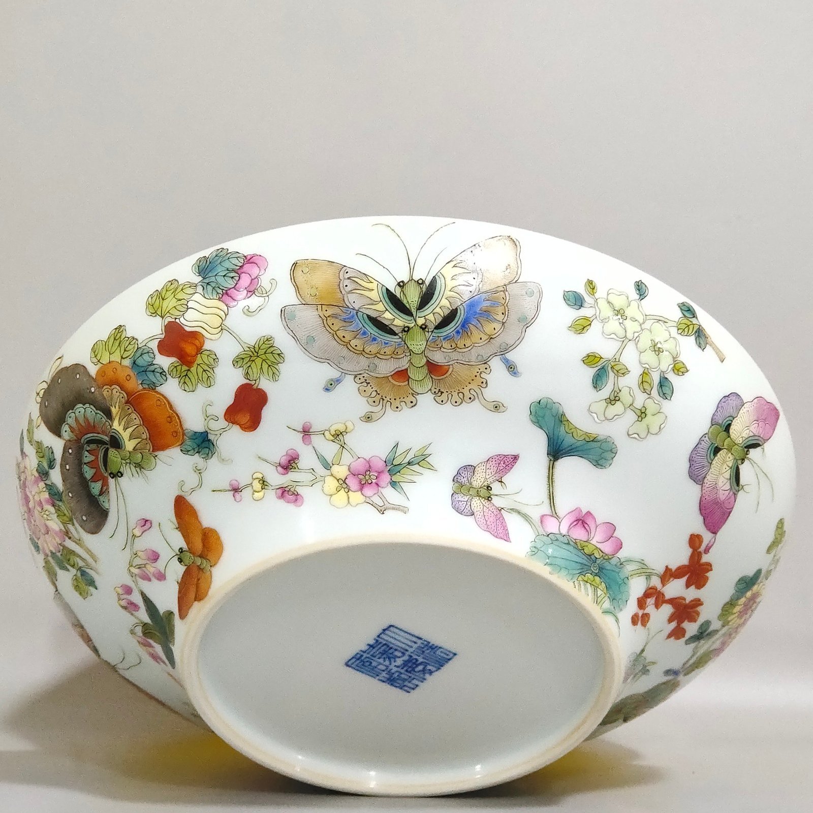 Qing Dynasty Jiaqing Die Lianhua bow bowl