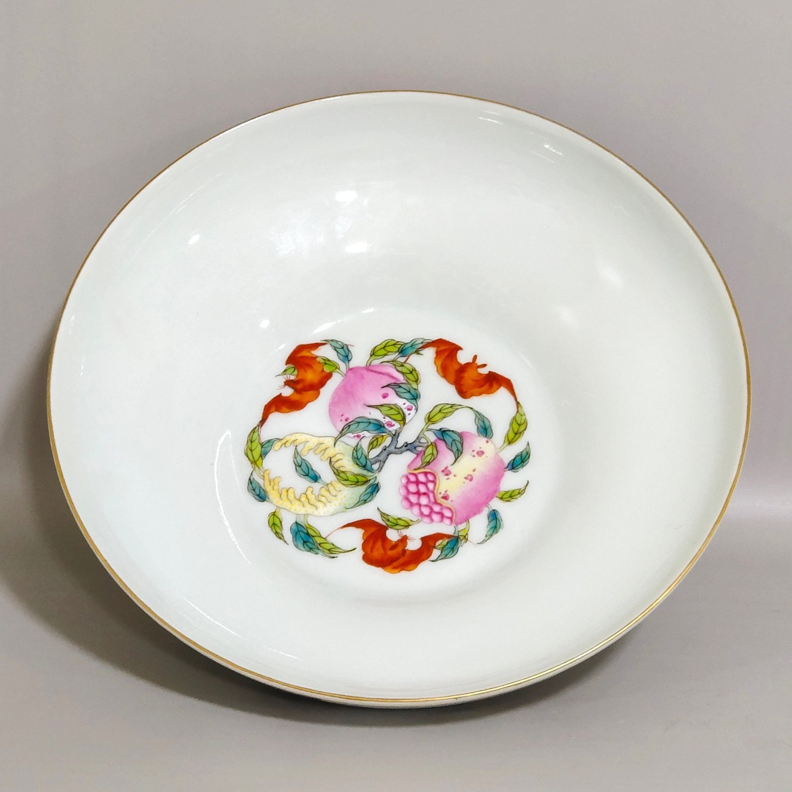Qing Dynasty Jiaqing Die Lianhua bow bowl