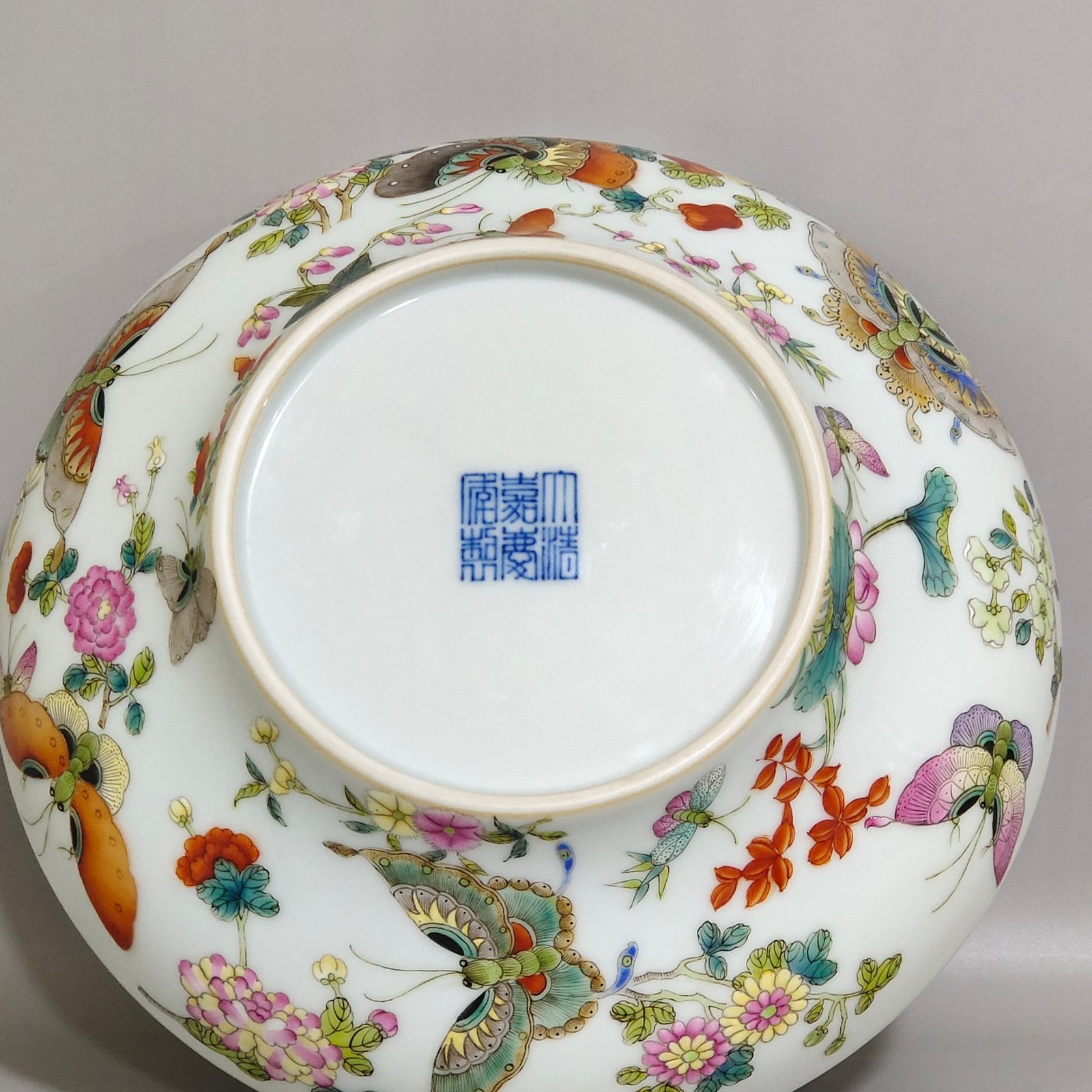 Qing Dynasty Jiaqing Die Lianhua bow bowl