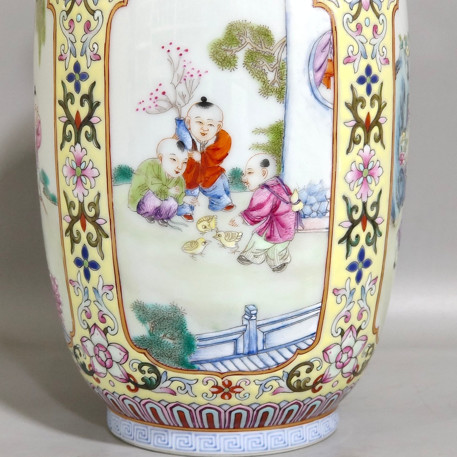 Qing Dynasty Jiaqing yellow ground window lantern vase with baby playing