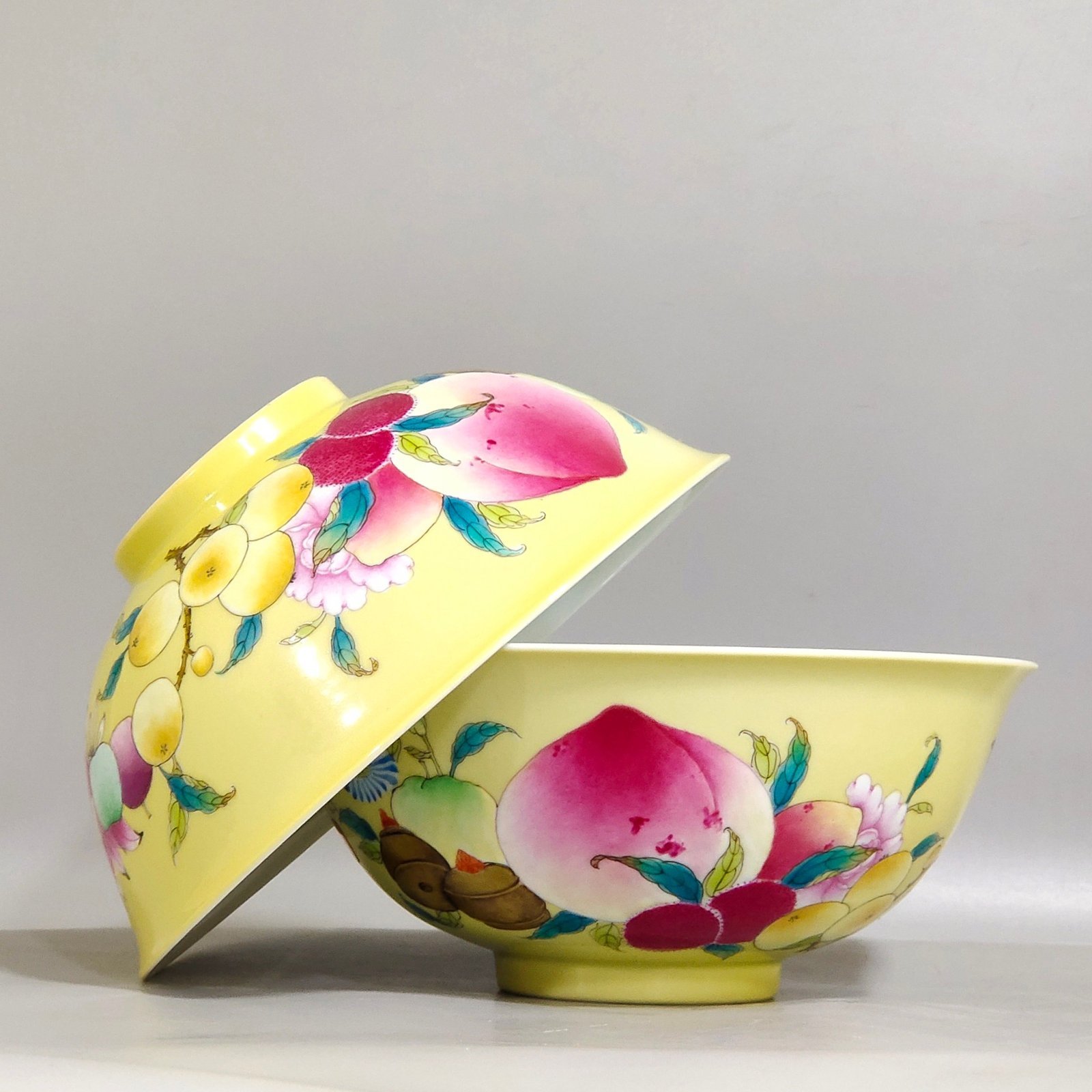 Qing Dynasty Jiaqing yellow glaze bowl with mixed fruits and poems on the inside