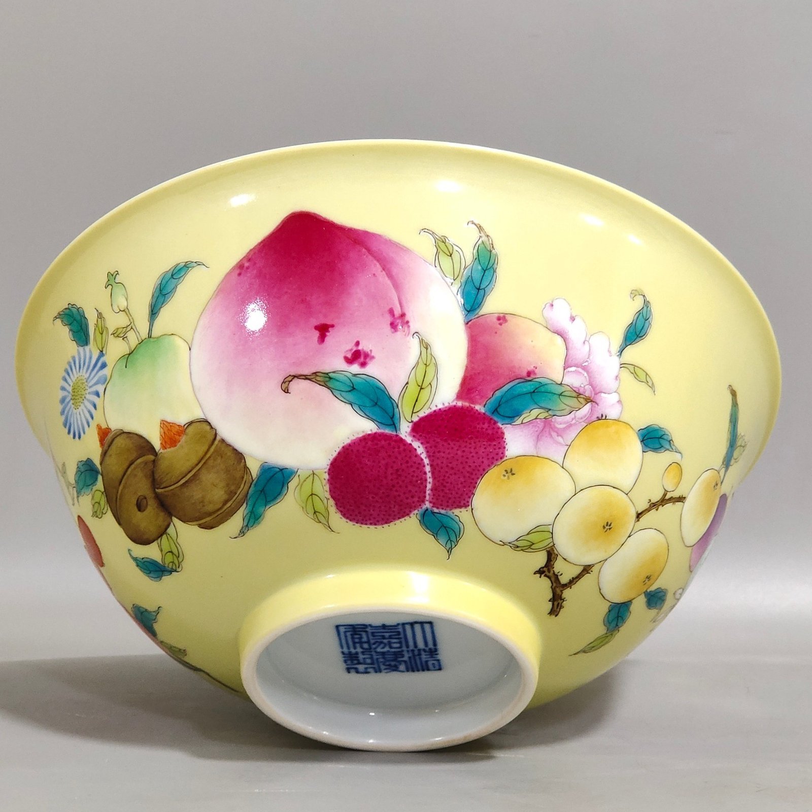 Qing Dynasty Jiaqing yellow glaze bowl with mixed fruits and poems on the inside