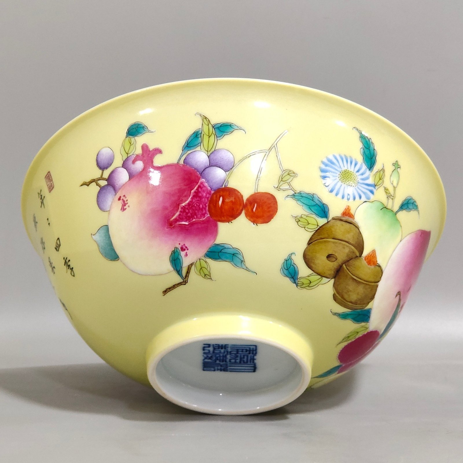Qing Dynasty Jiaqing yellow glaze bowl with mixed fruits and poems on the inside