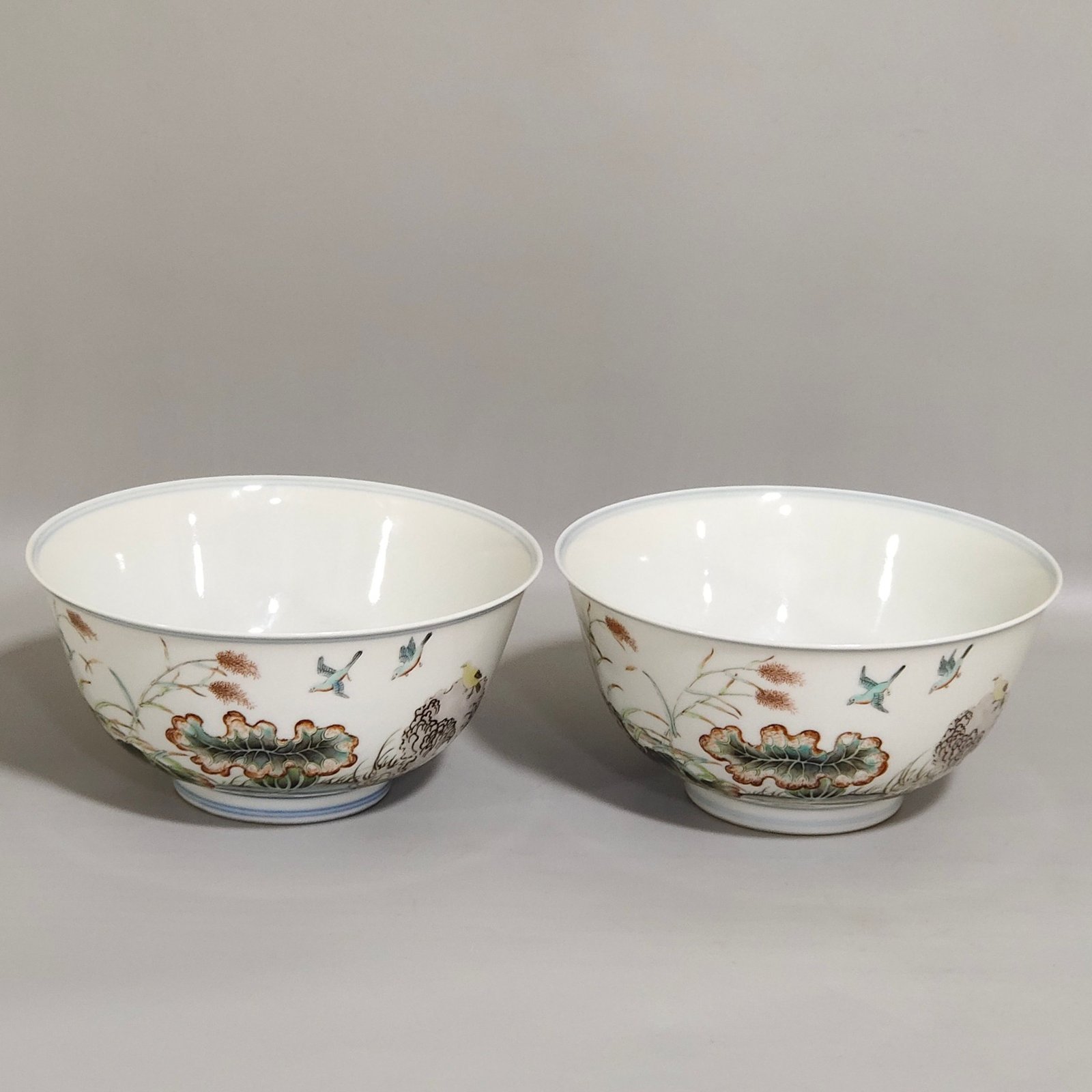 Qing Dynasty Kangxi colorful mandarin duck lotus and kingfisher bowl
