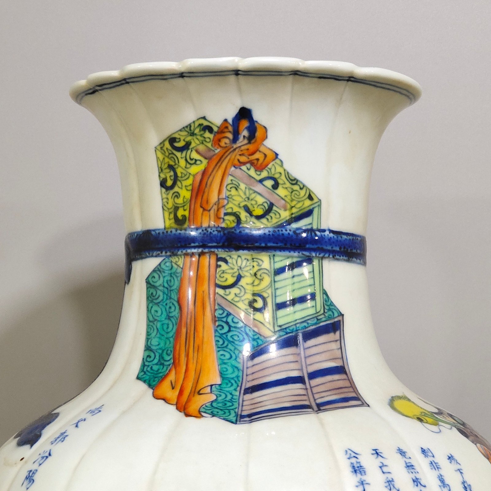 Qing Dynasty Kangxi character story vase