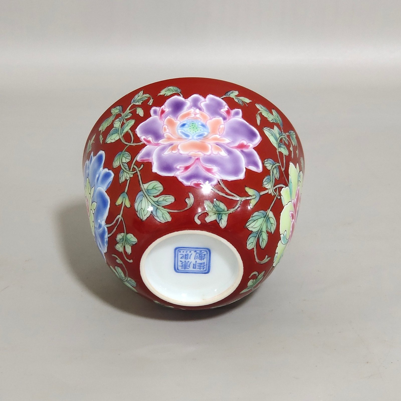 Qing Dynasty Kangxi Coral red flower cup