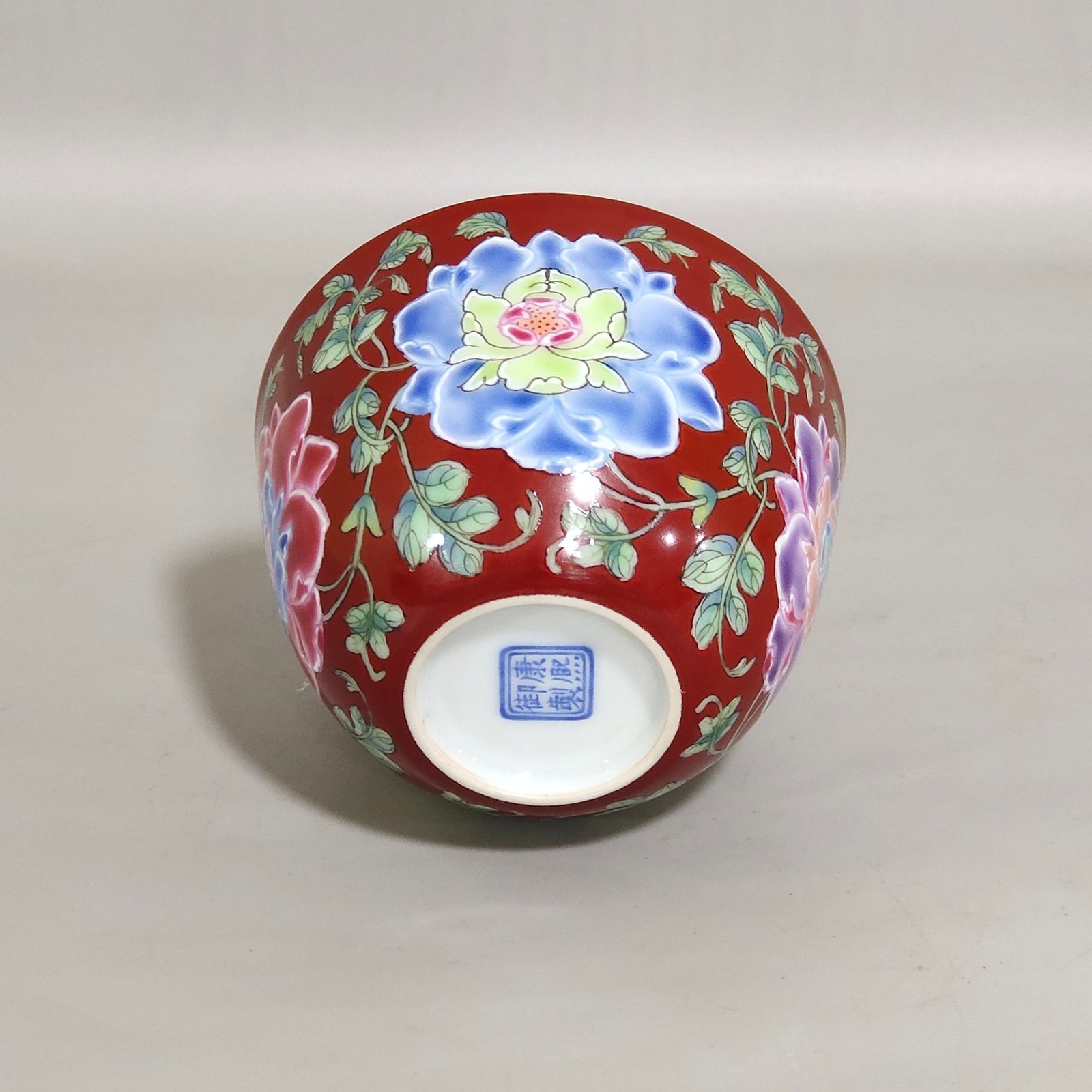 Qing Dynasty Kangxi Coral red flower cup