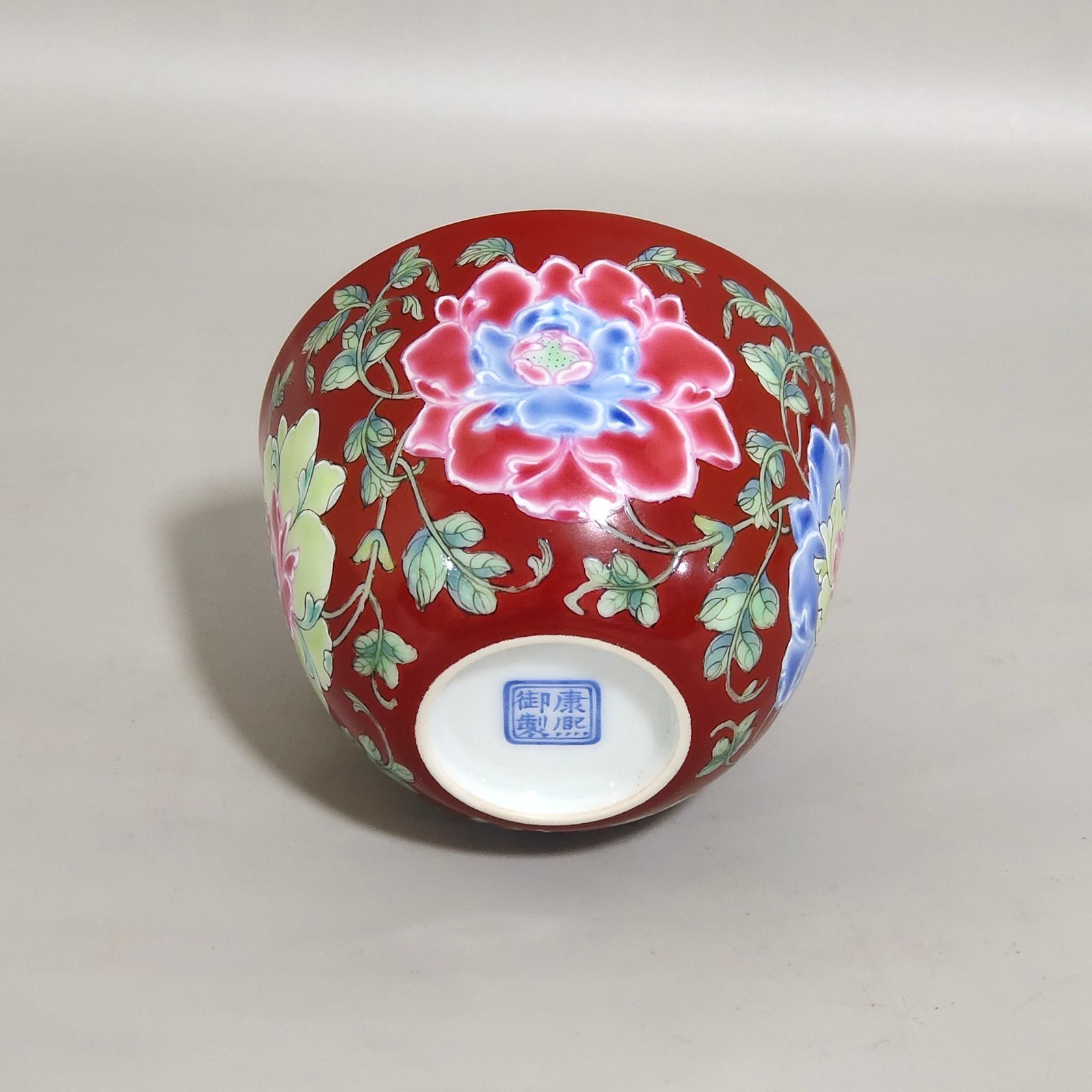Qing Dynasty Kangxi Coral red flower cup