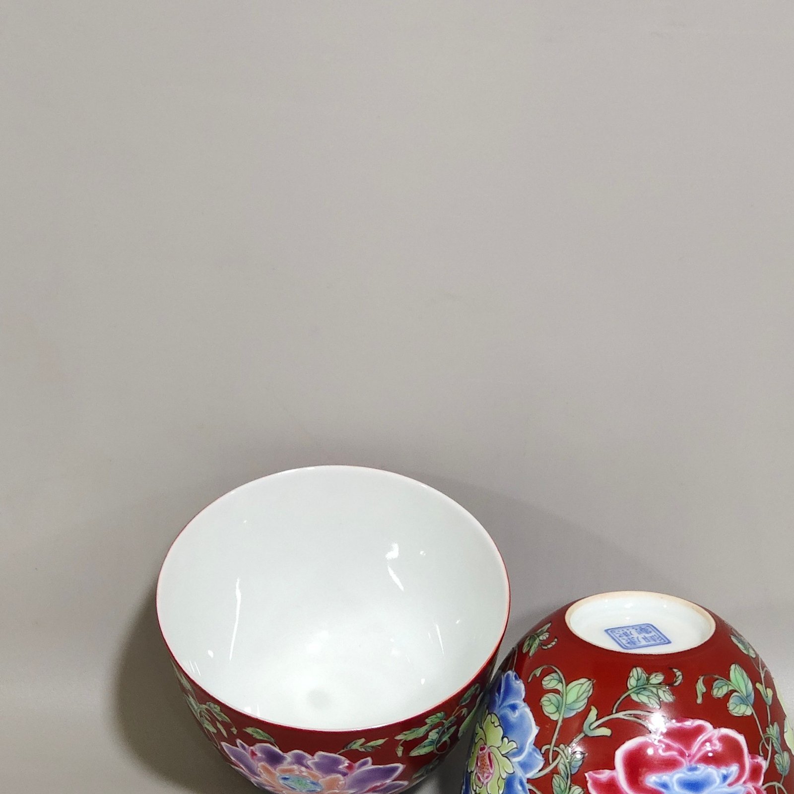 Qing Dynasty Kangxi Coral red flower cup