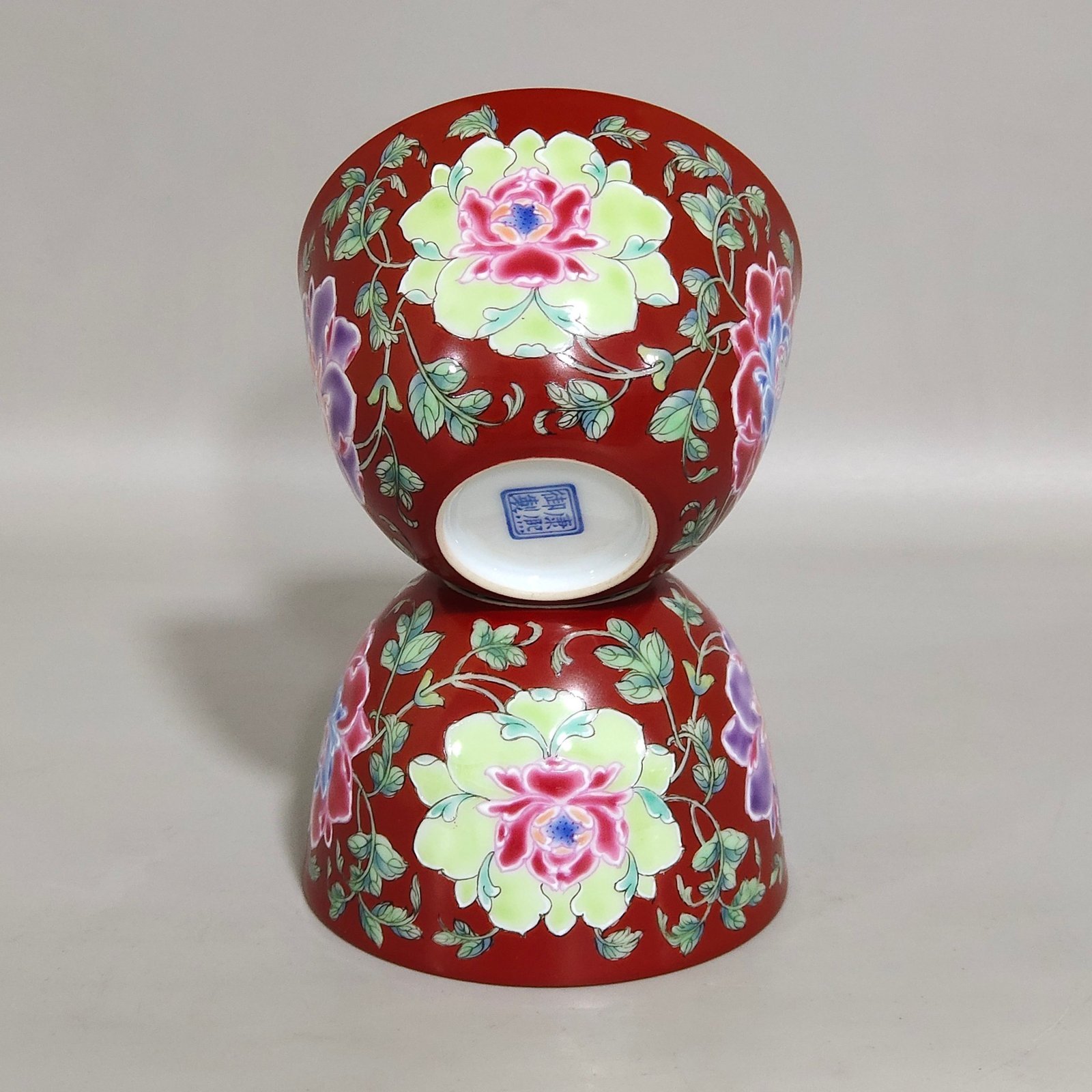 Qing Dynasty Kangxi Coral red flower cup