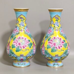 Qing Dynasty Emperor Kangxi imperial yellow ground window flower vase