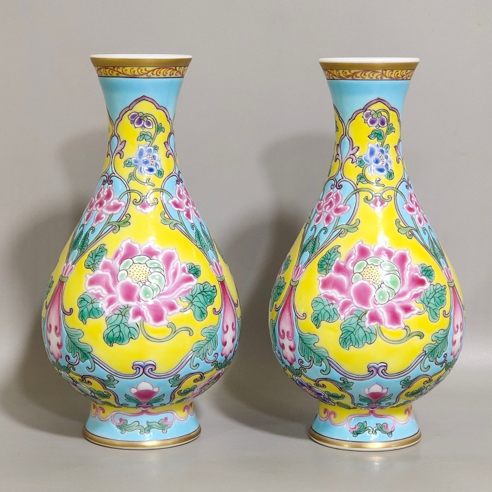 Qing Dynasty Emperor Kangxi imperial yellow ground window flower vase