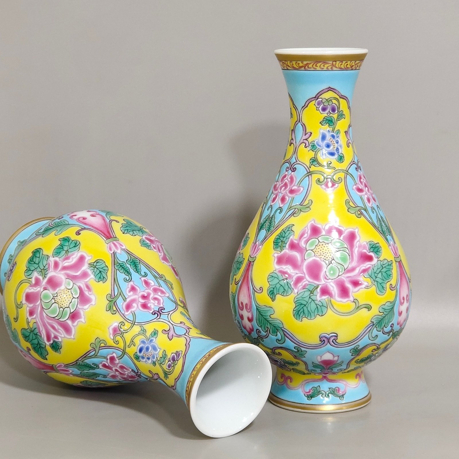 Qing Dynasty Emperor Kangxi imperial yellow ground window flower vase