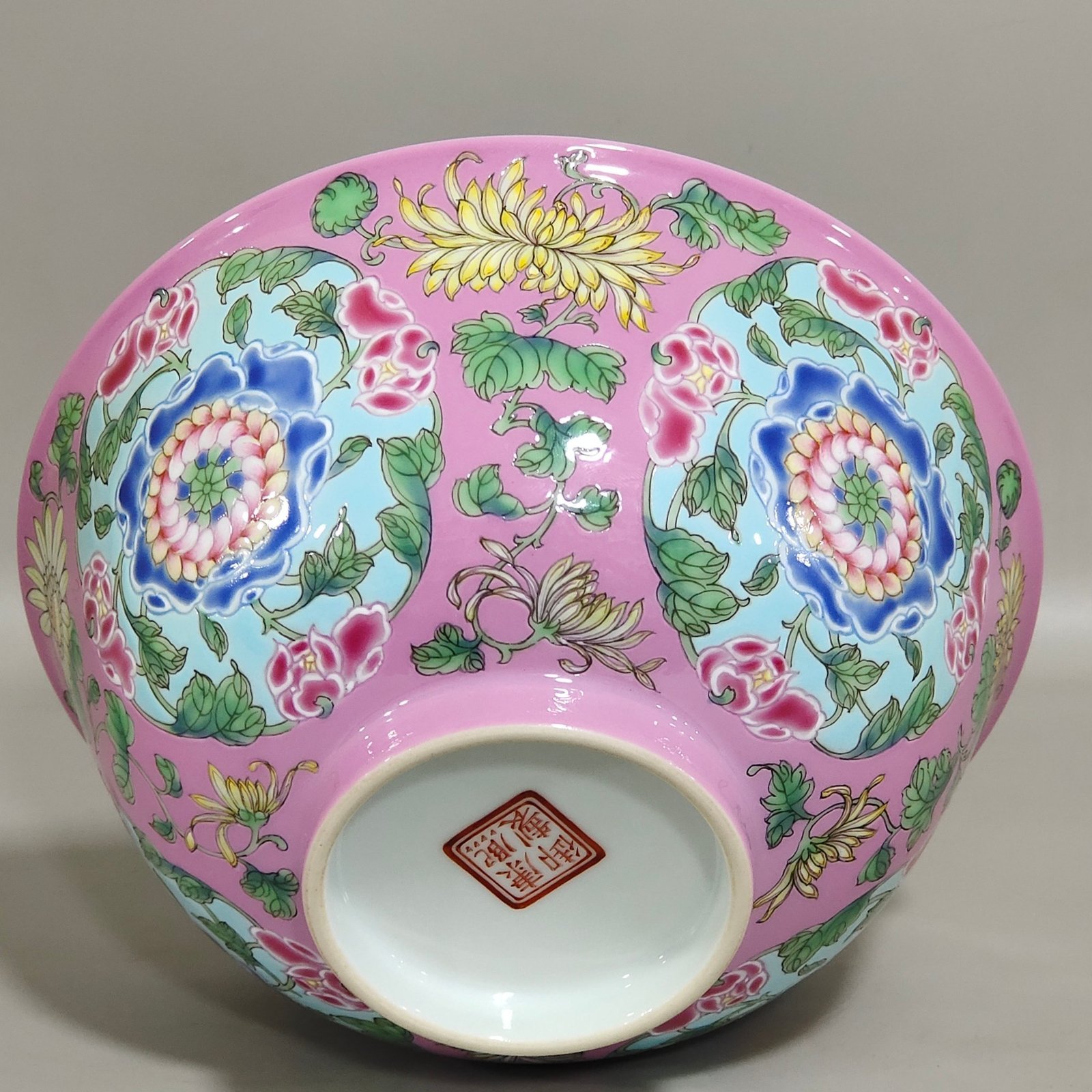 Qing Dynasty Kangxi enamel palace bowl with pink ground and auspicious picture
