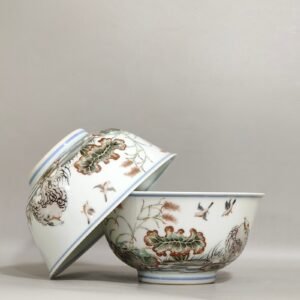Qing Dynasty Kangxi plain three-color lotus bowl with mandarin ducks playing in the water