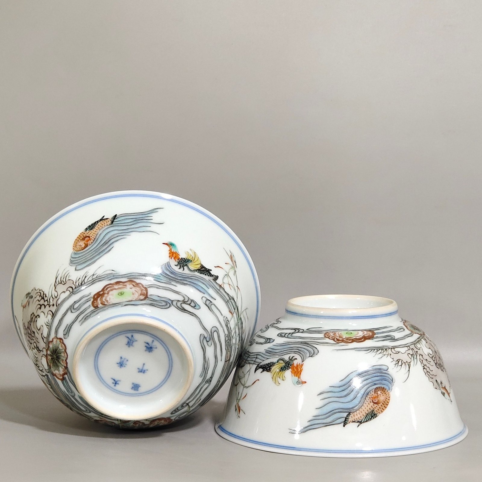 Qing Dynasty Kangxi plain three-color lotus bowl with mandarin ducks playing in the water