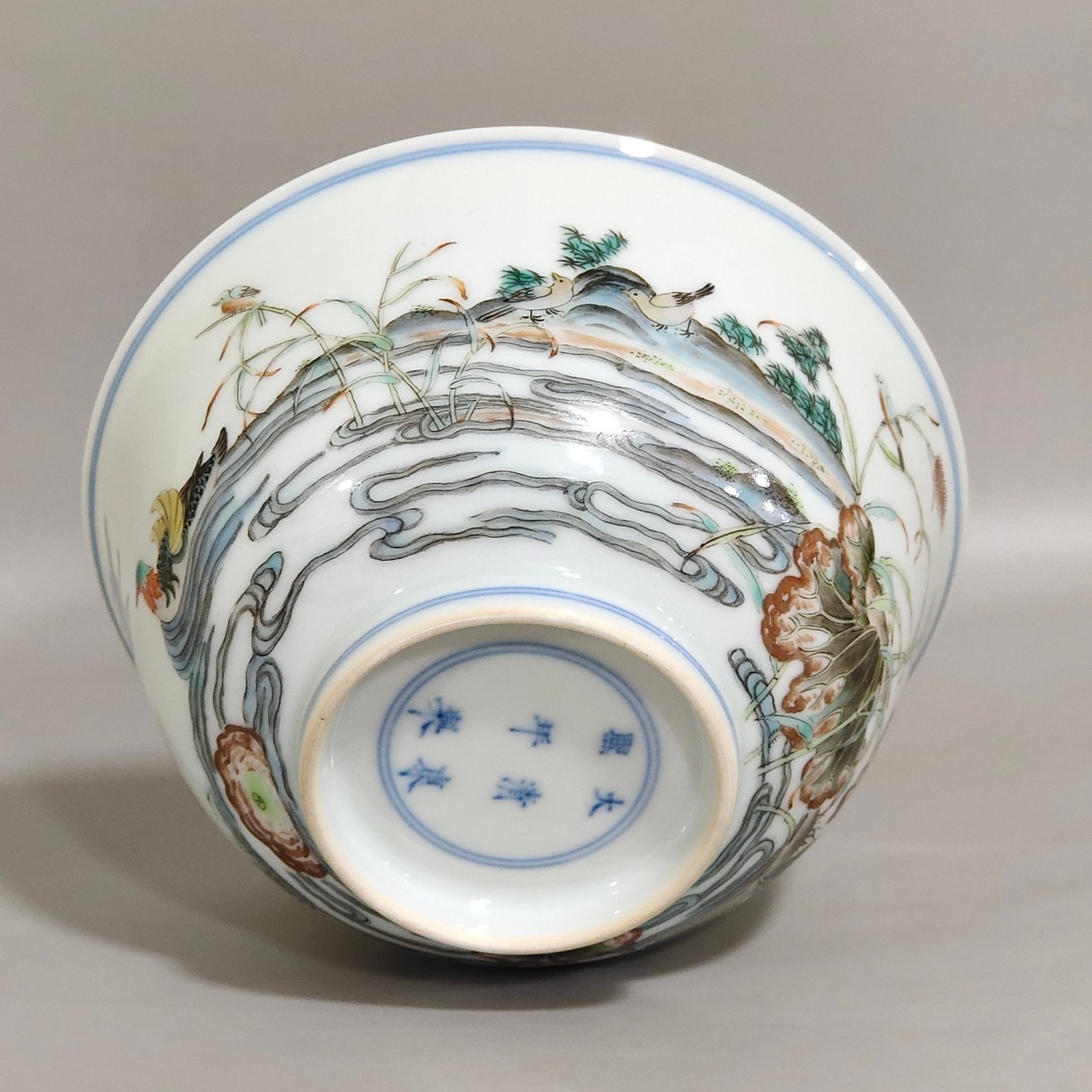 Qing Dynasty Kangxi plain three-color lotus bowl with mandarin ducks playing in the water
