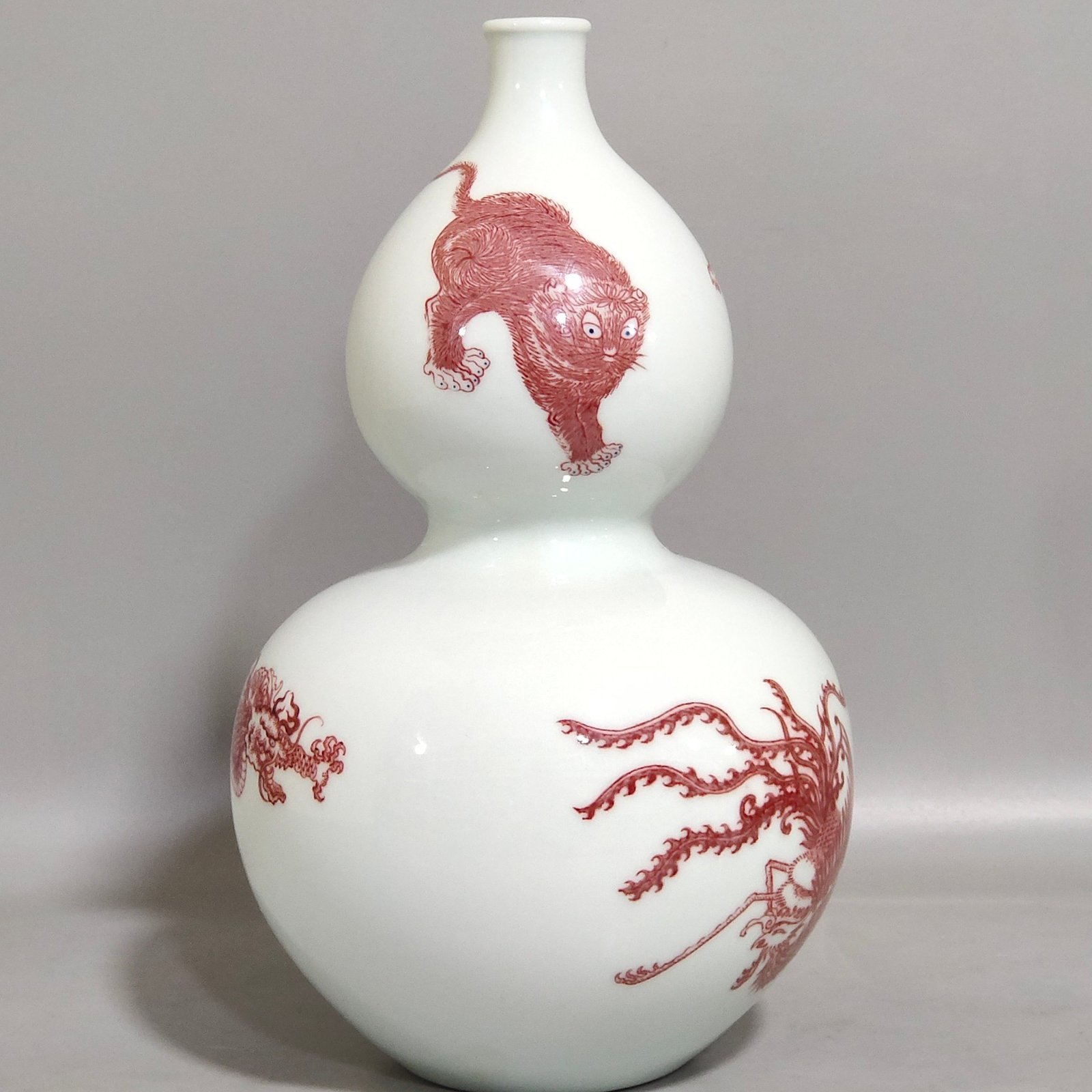 Qing Dynasty Kangxi underglaze red animal gourd bottle