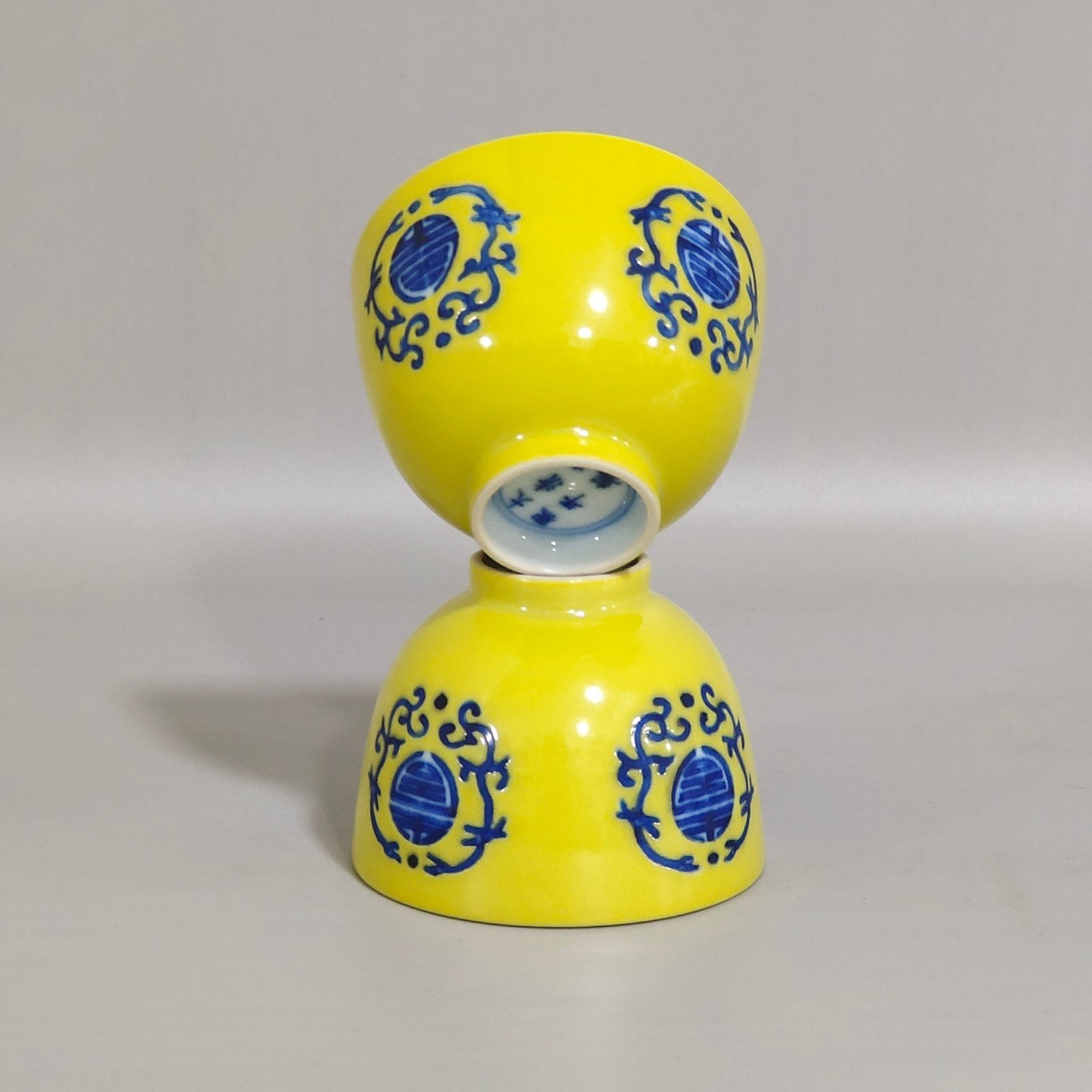 Qing Dynasty Kangxi blue and white and yellow longevity cup