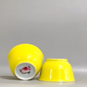 Qing Dynasty Kangxi lemon yellow glaze painted peach cup