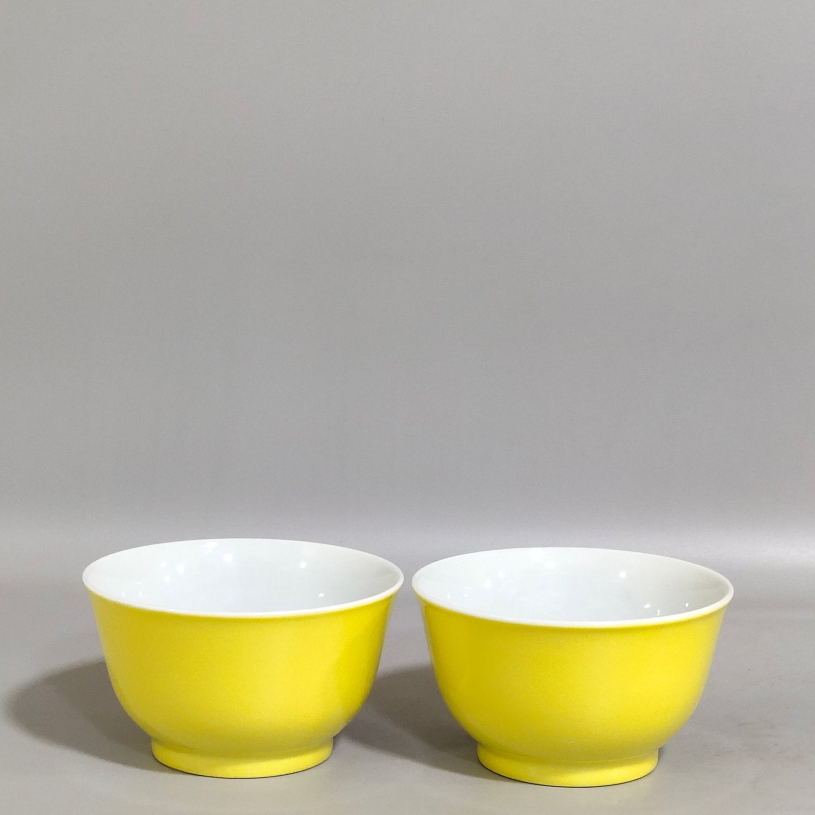 Qing Dynasty Kangxi lemon yellow glaze painted peach cup