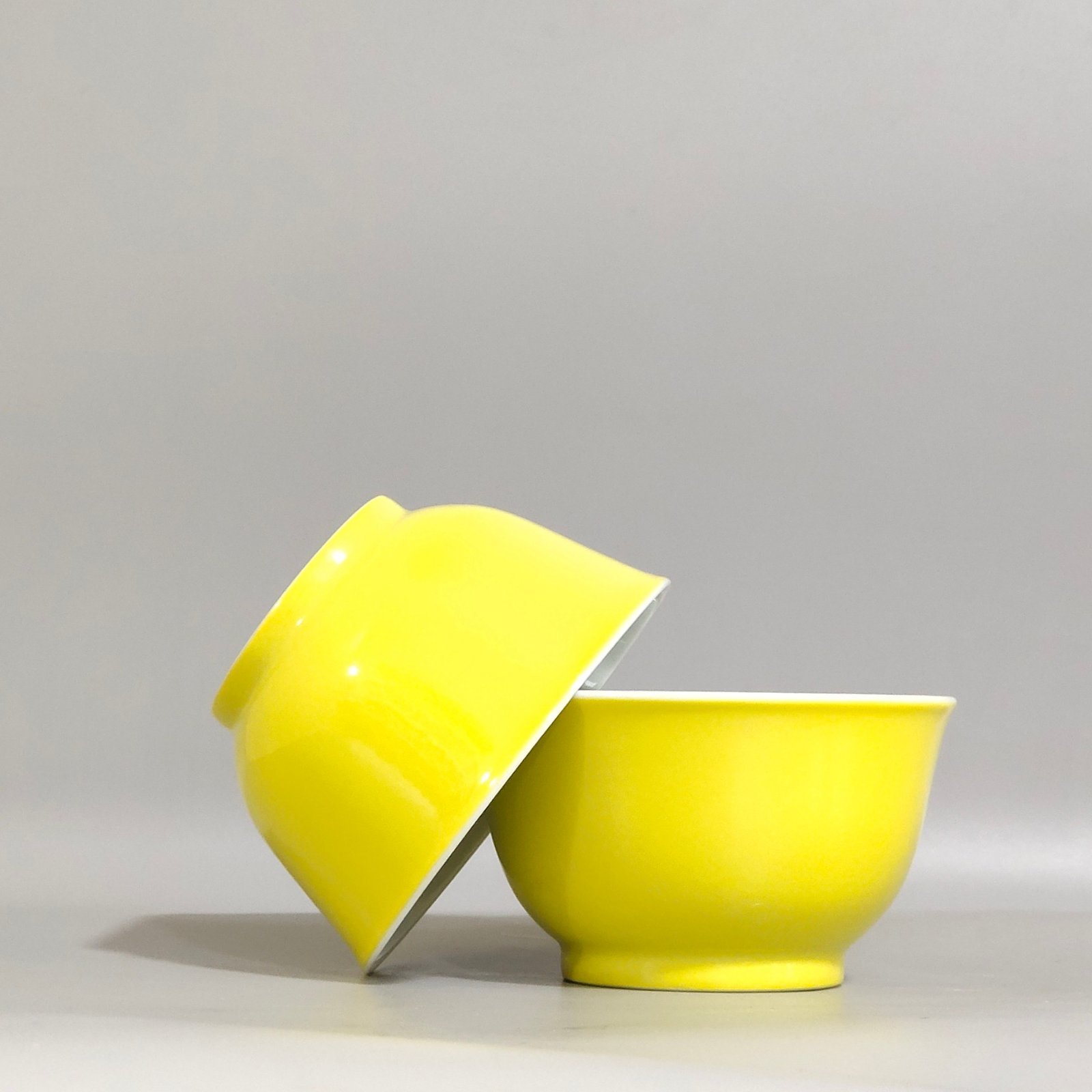 Qing Dynasty Kangxi lemon yellow glaze painted peach cup