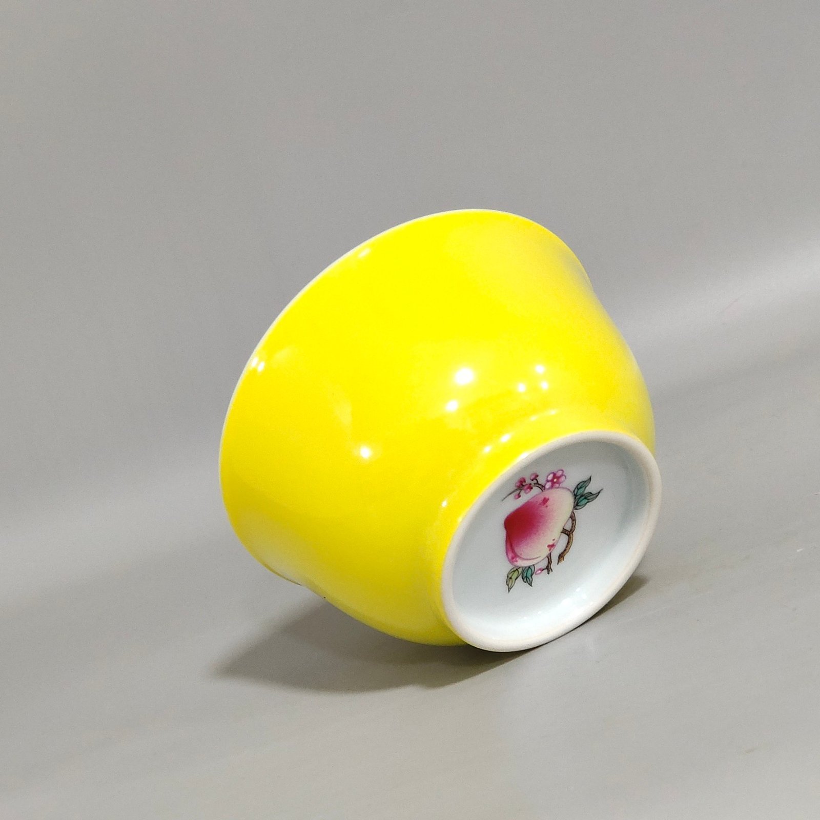 Qing Dynasty Kangxi lemon yellow glaze painted peach cup