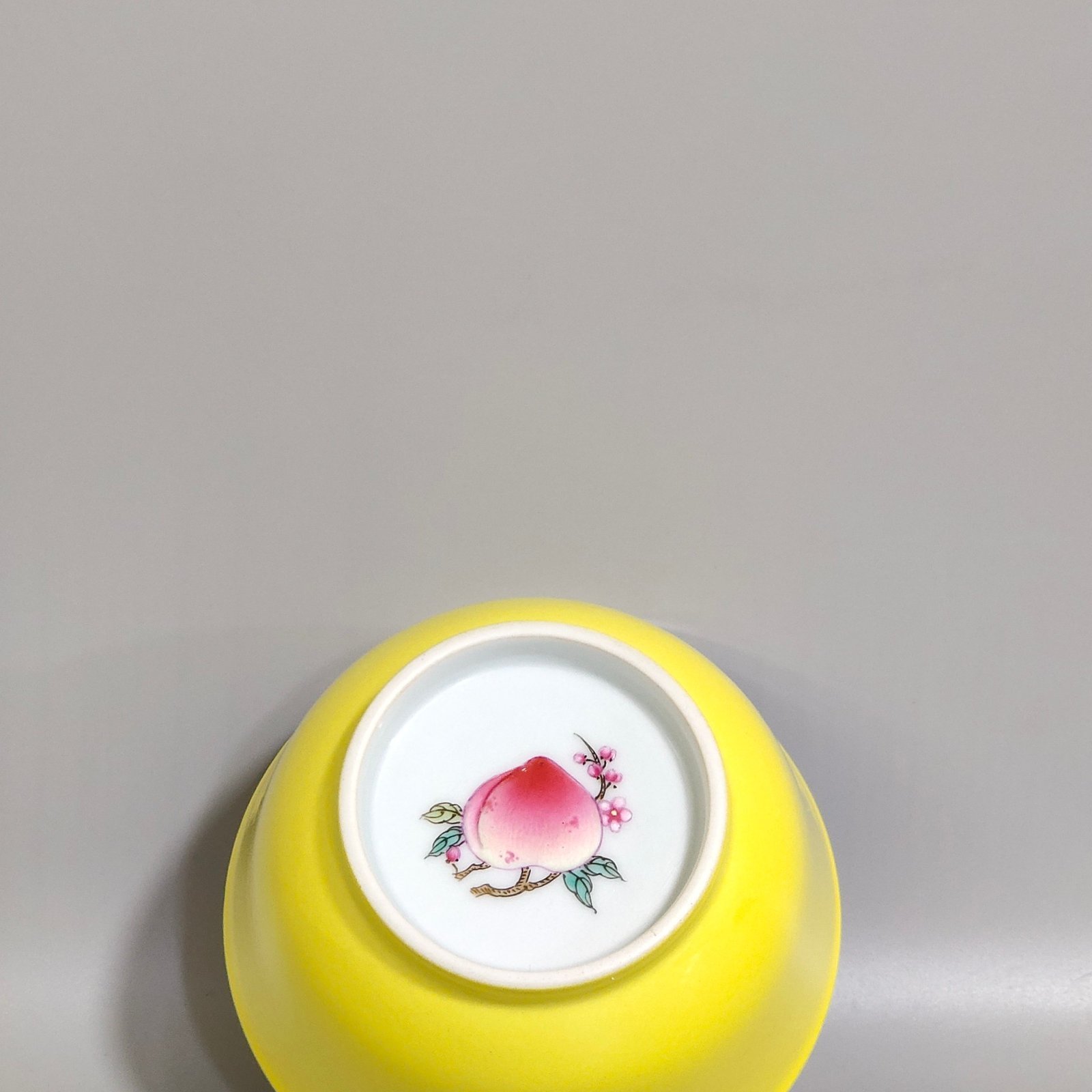 Qing Dynasty Kangxi lemon yellow glaze painted peach cup