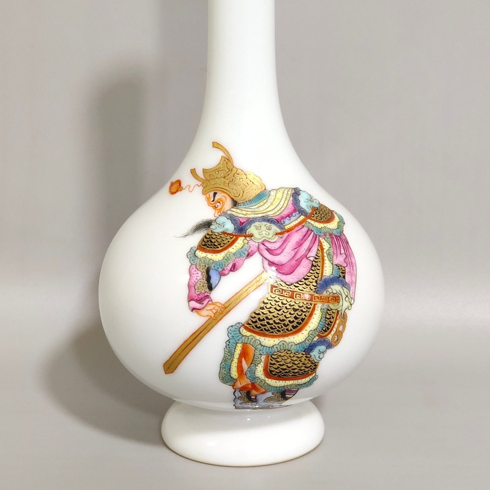 Qing Dynasty Daoguang figures and poems inscribed on the vase