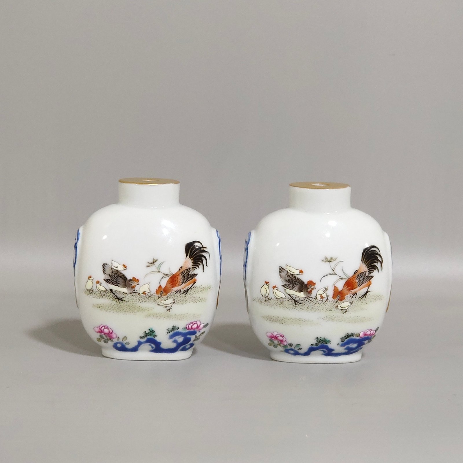 Qing Dynasty Daoguang Family Snuff Bottle