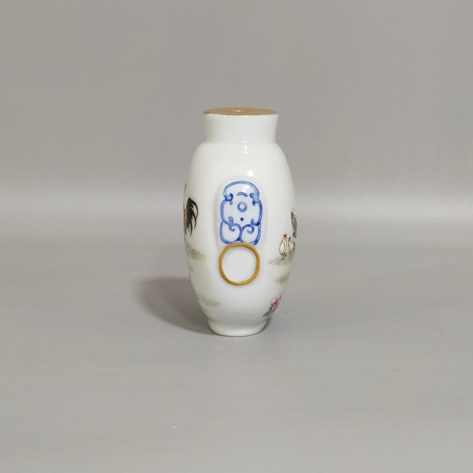 Qing Dynasty Daoguang Family Snuff Bottle
