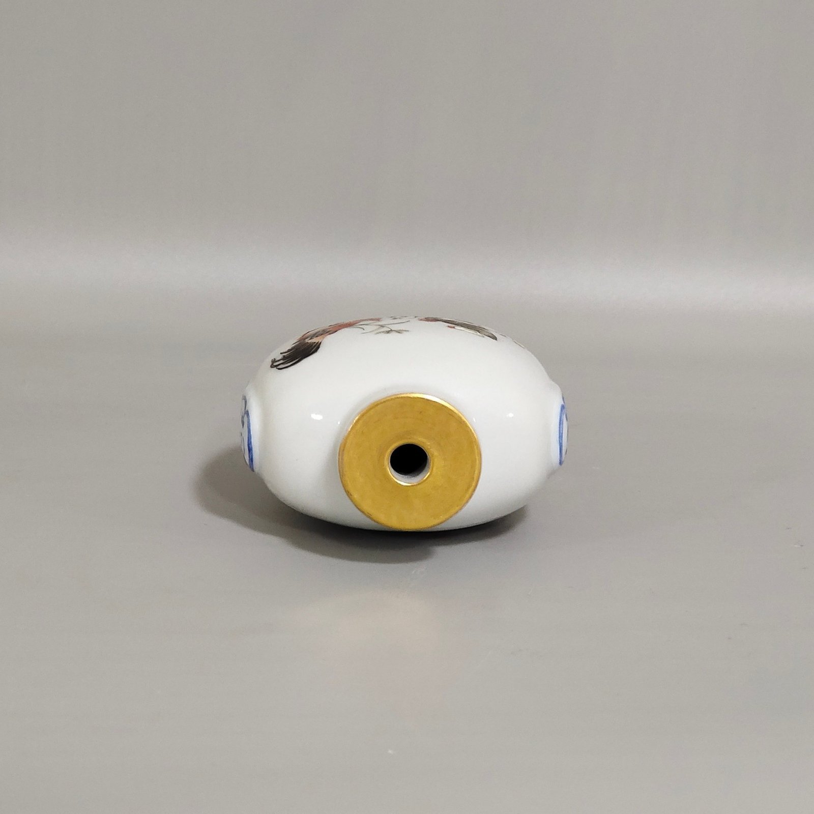 Qing Dynasty Daoguang Family Snuff Bottle