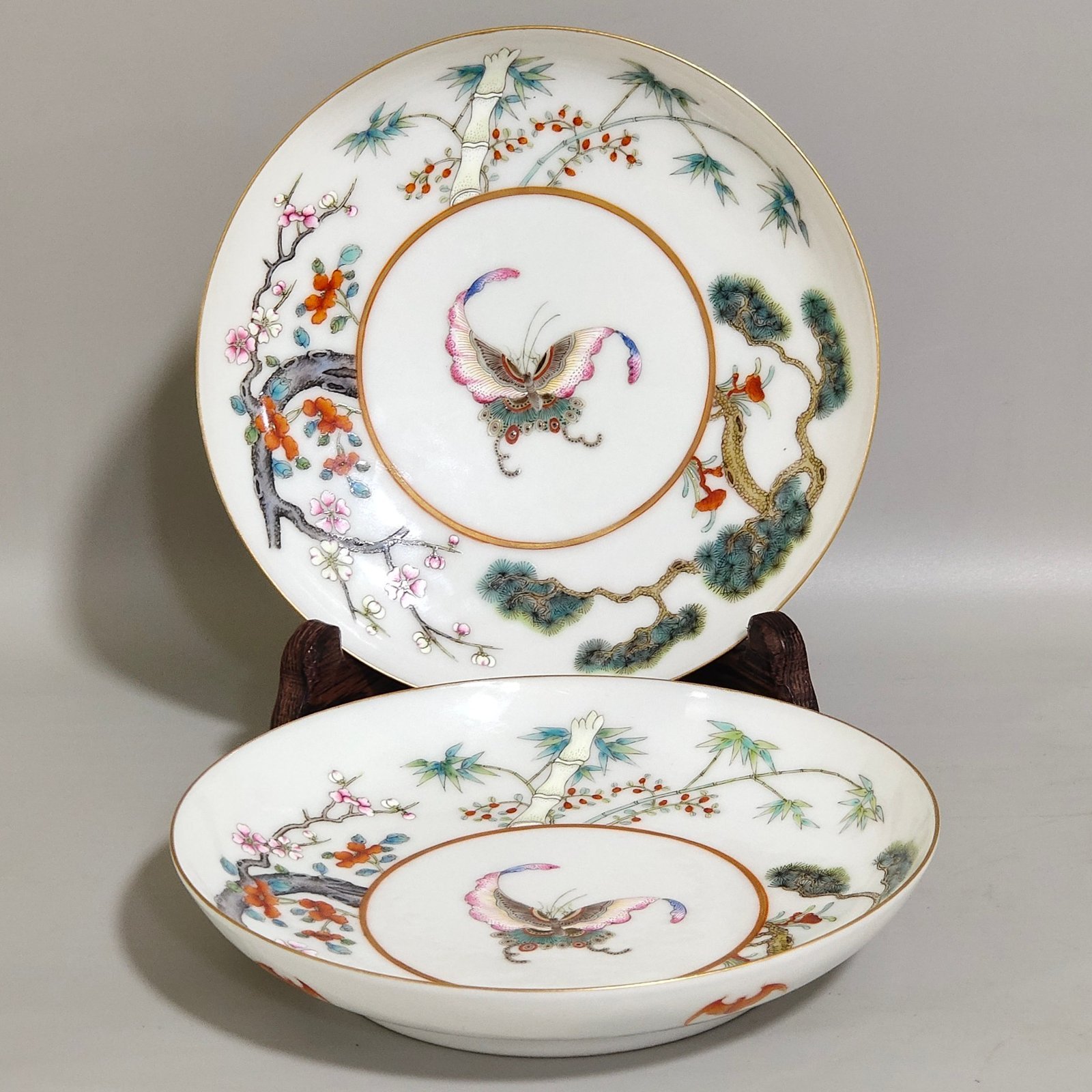 Qing Dynasty Daoguang Suihan Three Friends Pine and Five Blessings butterfly dish