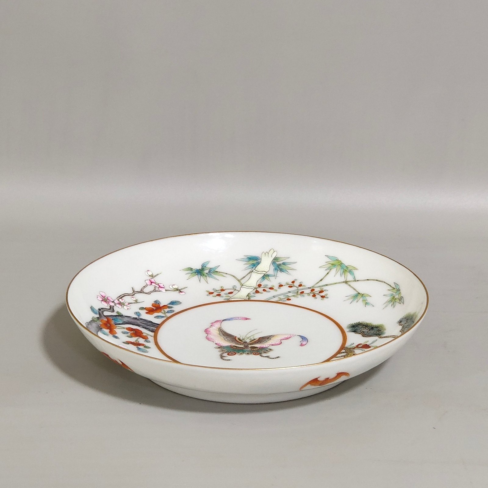 Qing Dynasty Daoguang Suihan Three Friends Pine and Five Blessings butterfly dish