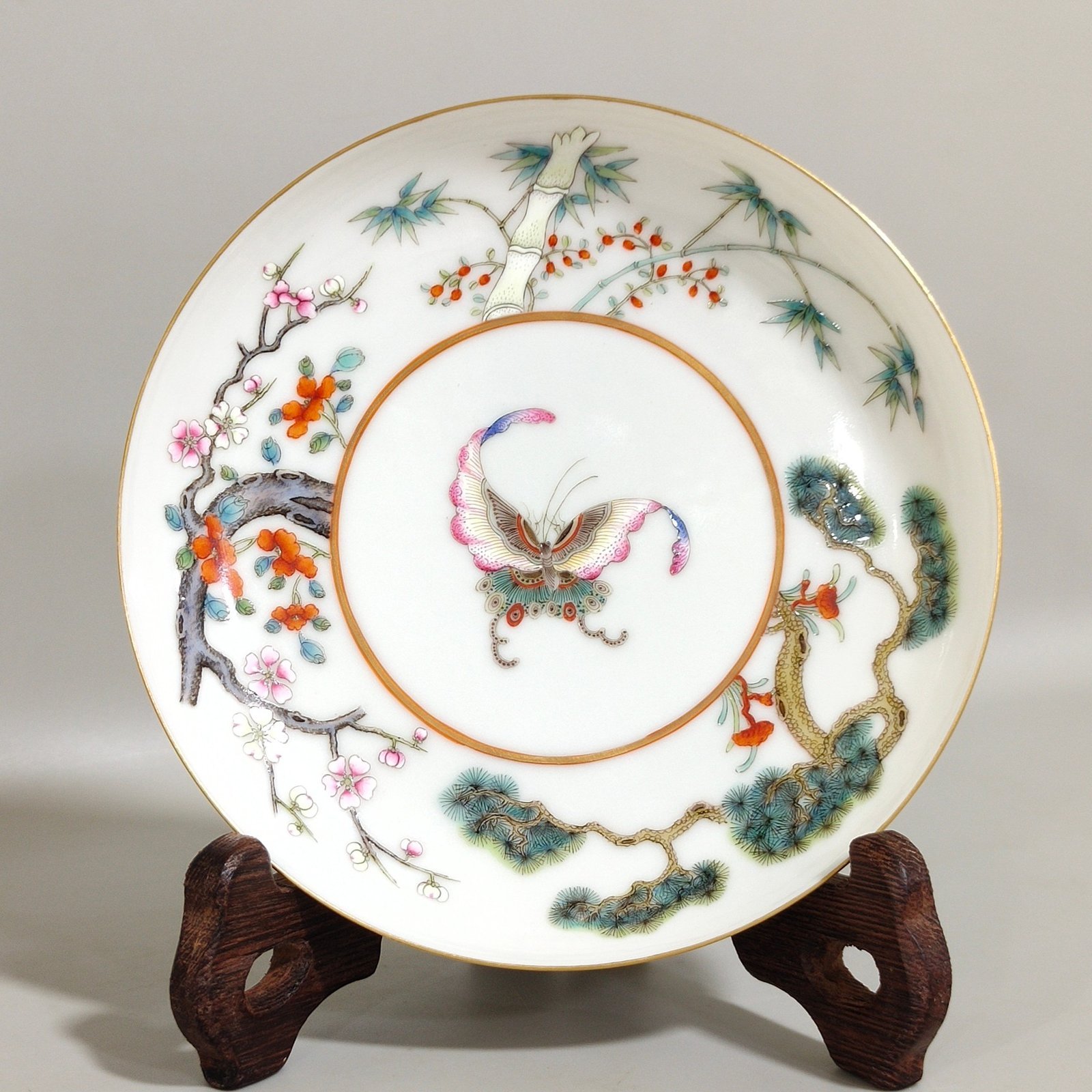 Qing Dynasty Daoguang Suihan Three Friends Pine and Five Blessings butterfly dish