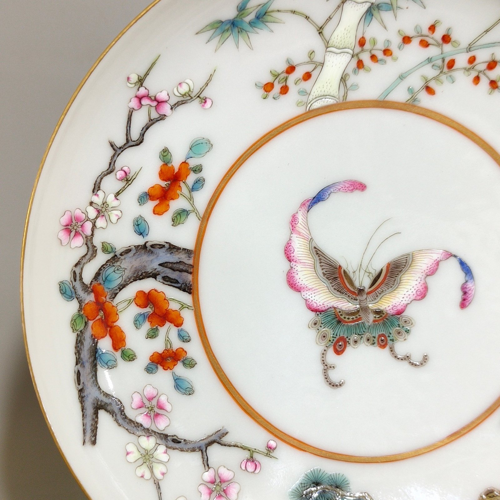 Qing Dynasty Daoguang Suihan Three Friends Pine and Five Blessings butterfly dish