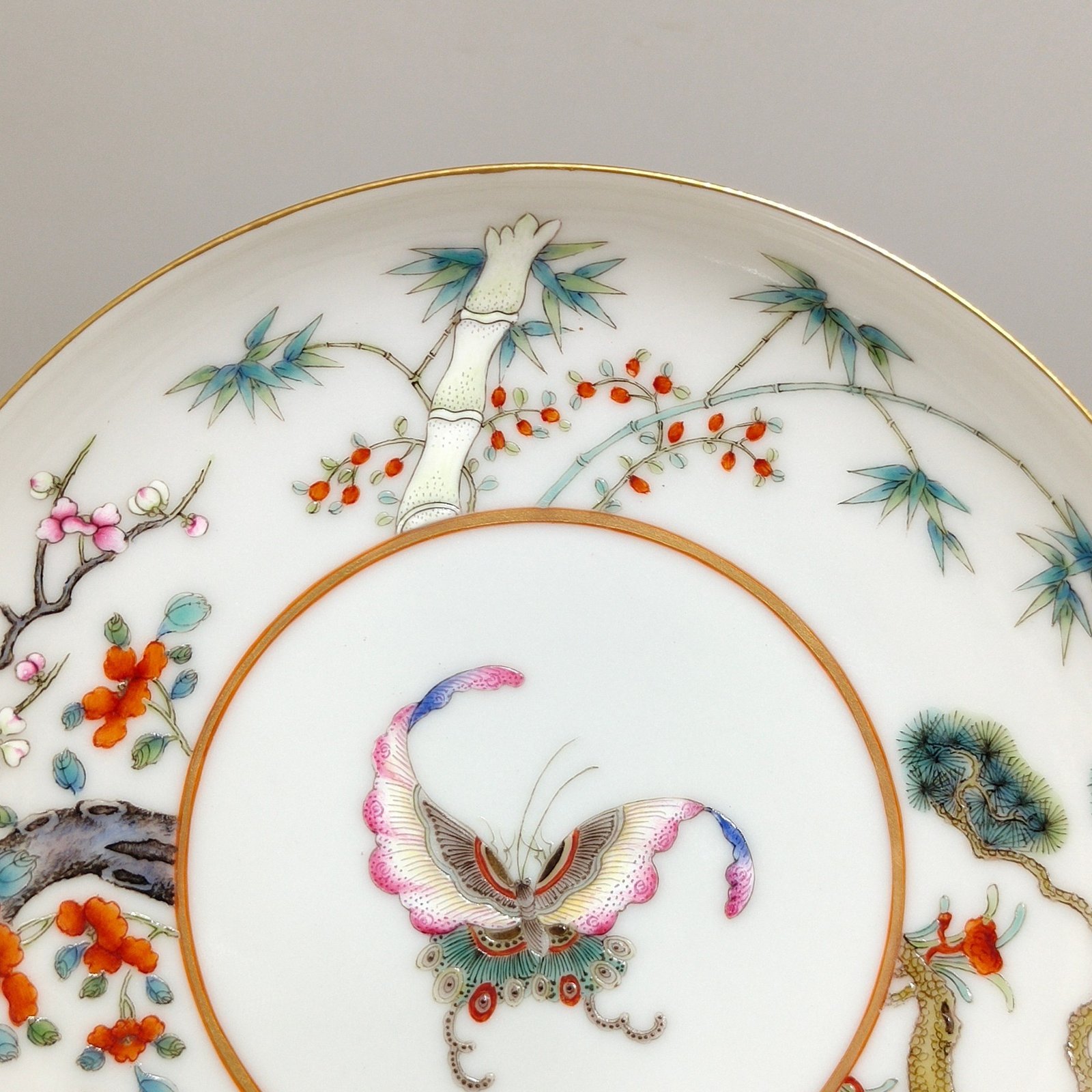 Qing Dynasty Daoguang Suihan Three Friends Pine and Five Blessings butterfly dish