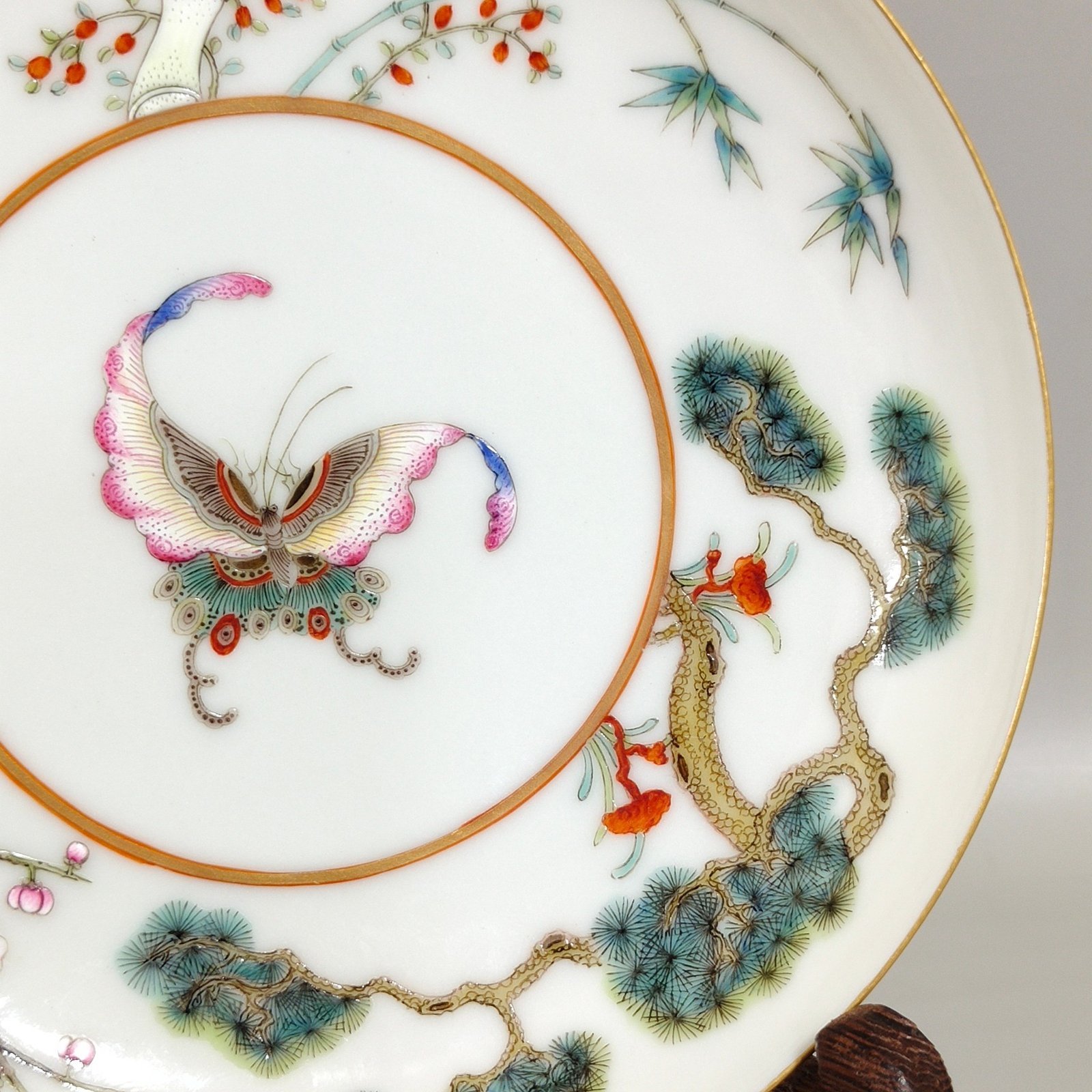 Qing Dynasty Daoguang Suihan Three Friends Pine and Five Blessings butterfly dish