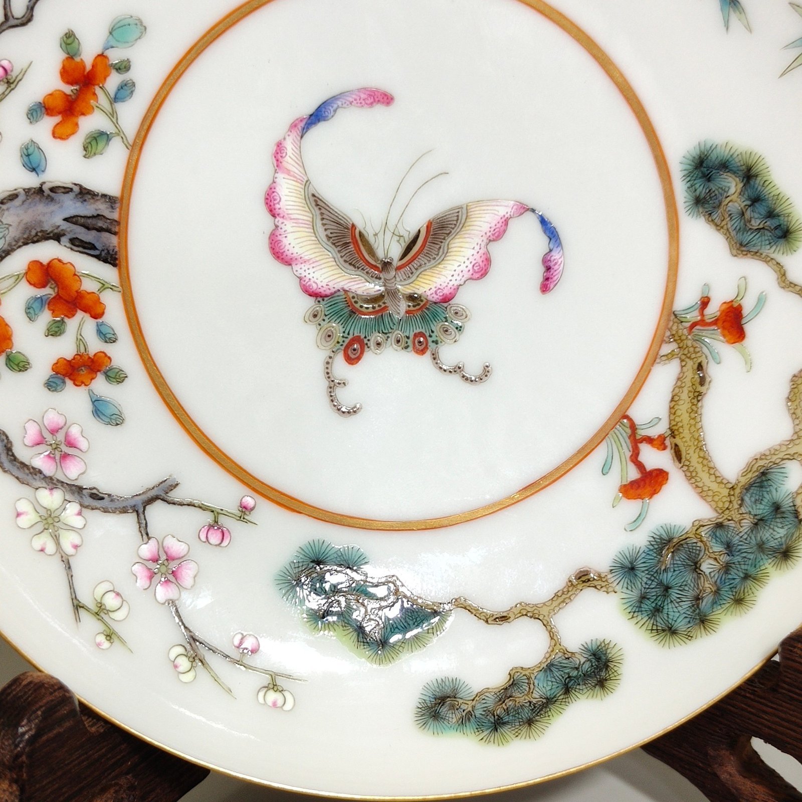 Qing Dynasty Daoguang Suihan Three Friends Pine and Five Blessings butterfly dish