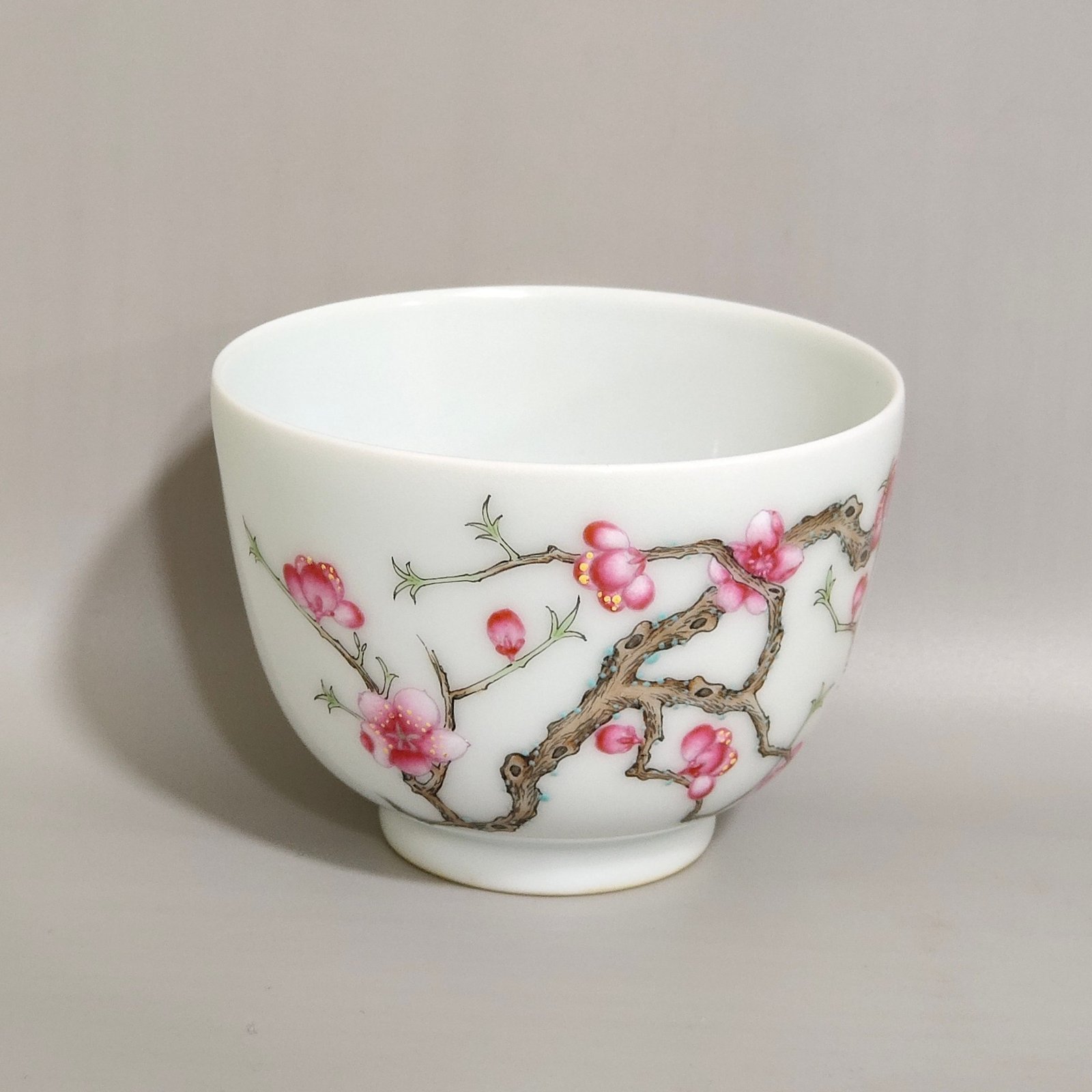 Qing Dynasty Daoguang Gengchengxing Hengtang plum blossom pattern cup